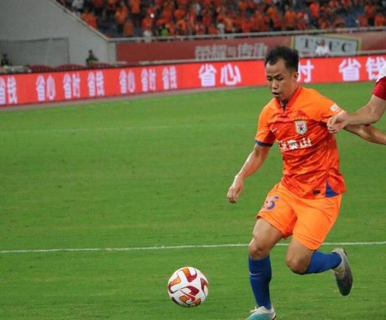 第42分钟，齐尔克泽禁区右侧连续摆脱后的打门被挡出。